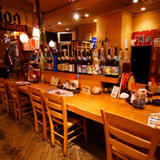 お一人様大歓迎！！ちょい飲み、一人飲みに♪賑やかなカウンター席です。仕事帰りに軽く一杯、飲み足りないから一人で一杯飲みたい！そんな方におすすめです☆
