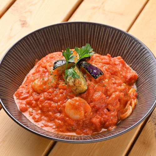 芳醇なトマトの酸味と生クリームが織りなす至福のパスタ