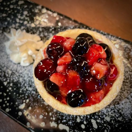 mixed berry tartlet