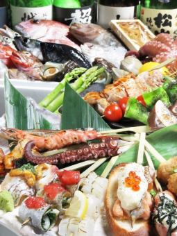 [适合迎送会]特别套餐2.5小时（平日）含9道菜无限畅饮 4500日元当地海鲜、时令蔬菜、创意串烧