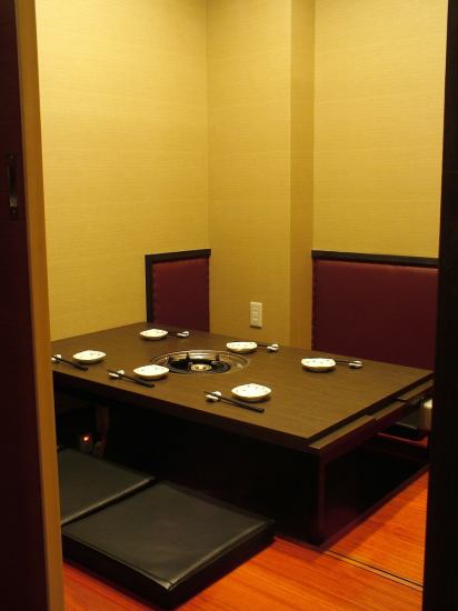 Hospitality with hori-kotatsu seats in a completely private room...OK for up to 40 people!!