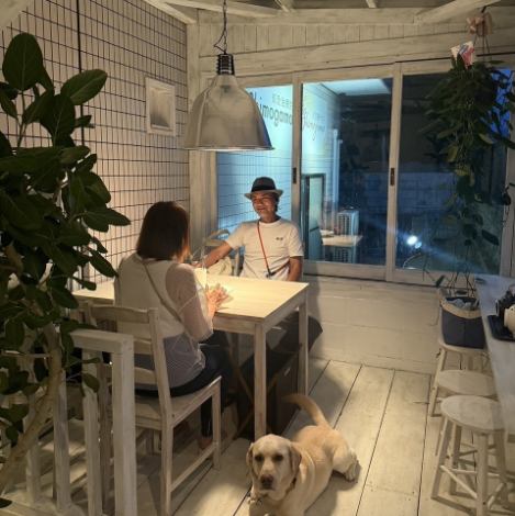 「DOG LEG FARM」は出町柳駅よりお車で5分の場所にございます。お洒落な空間で旬な食材と大原野菜をお愉しみいただけます。ご家族でのご利用や大切な方とのお食事などシーンに合わせてご利用ください。