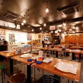 開放感溢れる1階席フロアと2階フロアと分かれております♪全席喫煙可能です♪喫煙者の方も気軽にご利用いただけます♪