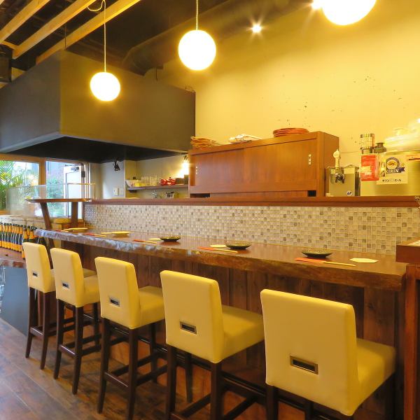 [36 seats in total (table seats, counter seats] Please feel free to drop in at the counter seats even by yourself.We cook each and every dish with all our heart.Please enjoy various dishes from the colorful "5 kinds of appetizers" to the staff's recommended "Manmaru Ebi Katsu"!