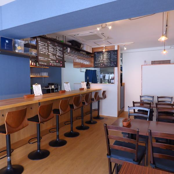 Located right in front of Unoki Station on the Tokyu Tamagawa Line.It's easy to access, so it's convenient for gatherings with friends.The interior of the store is a stylish space based on blue, white and brown.The atmosphere makes it easy to use for a wide range of purposes, such as girls-only gatherings, drinking parties with friends, birthday parties, and dates.Please feel free to visit us even for the first time.