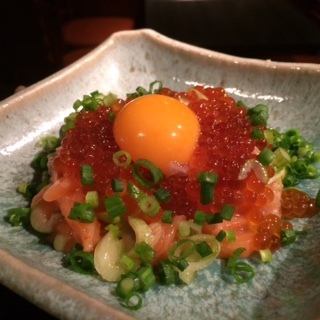 Salmon roe and seafood yukhoe