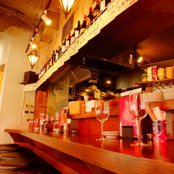[Vibrant atmosphere] This is a "bar"-like seat where you can have a joyful drink.