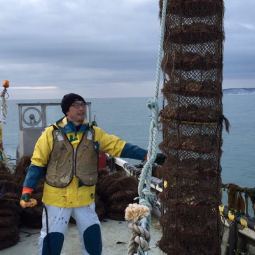 홋카이도 아츠기시초 “오사와 수산” 직송! 껍질 첨부 굴 “마루에몽”