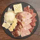生ハム、サラミ、チーズの盛り合わせ