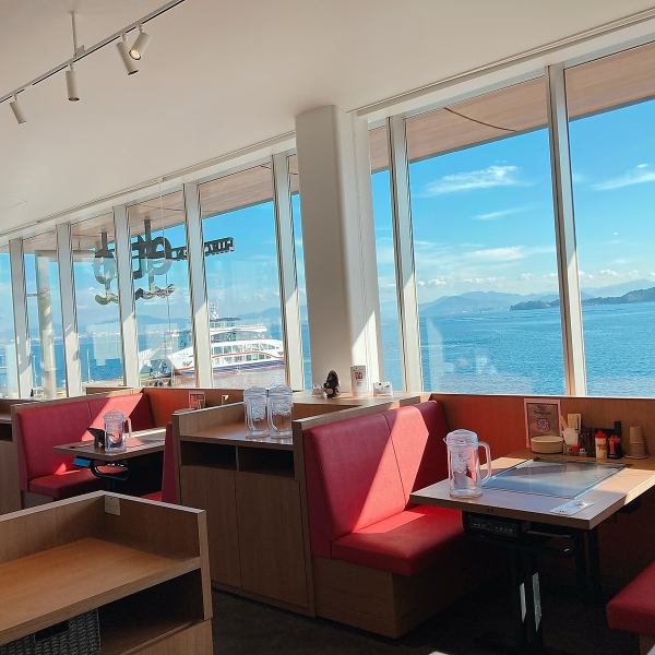 [When traveling to Hiroshima, be sure to visit Chinchikurin] An okonomiyaki restaurant where you can enjoy the ocean view of the Seto Inland Sea.You can eat it on a hot iron plate at all seats!