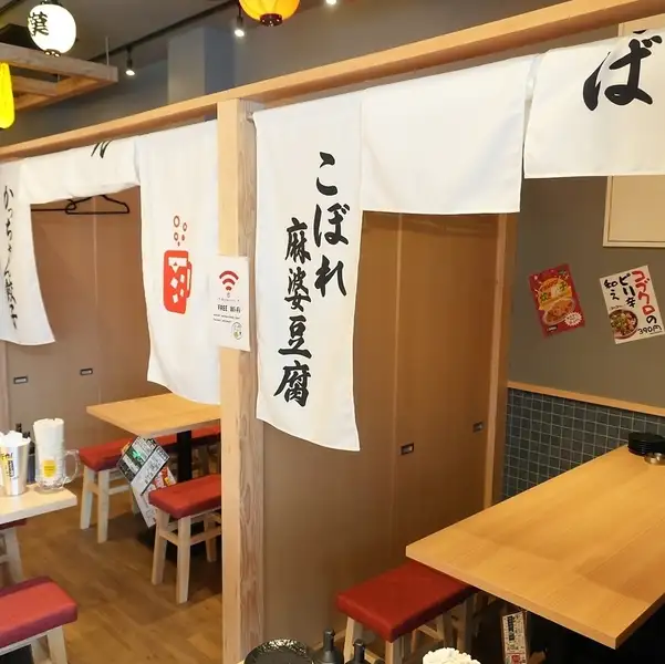 ネオン大衆酒場★ちょっと懐かしいレトロな雰囲気で、オトナの時間をご提供いたします。