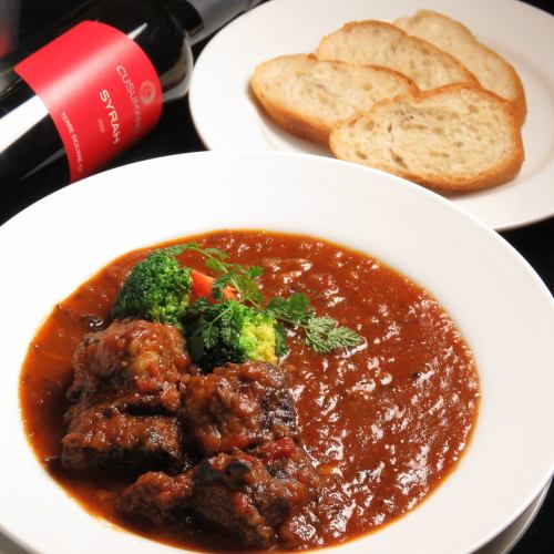 Beef stewed in red wine-with bucket-