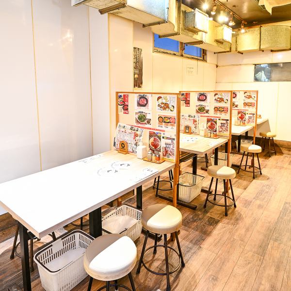 小人数でも対応のテーブル席◎