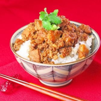 ＼甘みとスパイス香る／台湾中部式ルーローハン