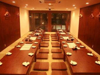 On the 3rd floor, there is a large parlor that can accommodate up to 50 people! Up to 38 people in a private room on the 2nd floor is OK!!