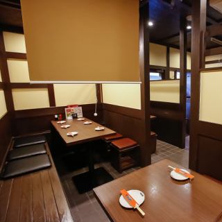 房間內設有隔間,因此可用作半私密房間。