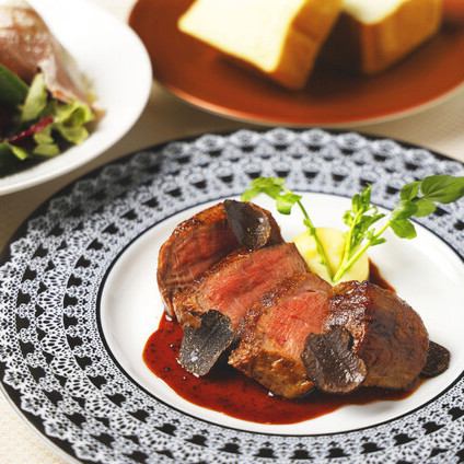 平日限定【SET.ステーキ】牛フィレ肉の厚切りポワレ　赤ワインソース