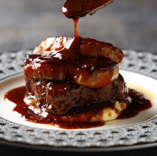 華やかなフレンチメニューを優雅なピアノの生演奏と共に♪