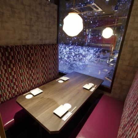 There are also seats where you can see the plum trees. ◇ It is a private room seat recommended for 4 to 6 people.A toast illuminated by the lit up plum trees that we are proud of ♪ The stylish and sophisticated interior is popular with female customers.Enjoy a drink with your friends in a store that is not too dark.