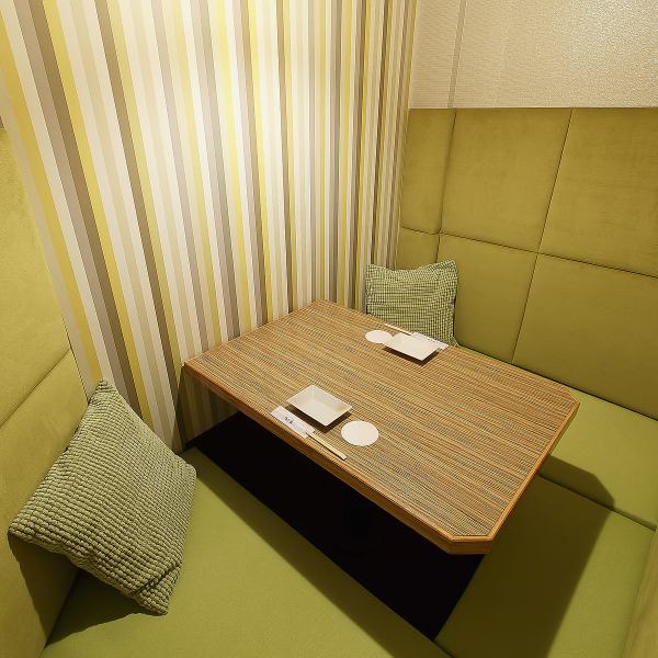 【接待や会食にも活躍】プライベート感満載の2名様用のお席。大切なビジネスシーンでのご利用はもちろん、デートにも最適です。