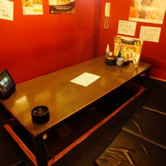 Hori-kotatsu *圖片中的煙灰缸是健康促進法實施前的。客房目前禁止吸煙。