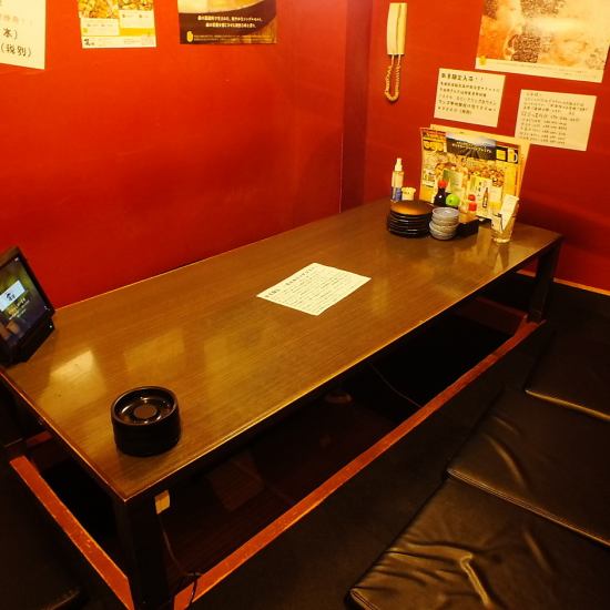 ゆったりと落ち着いた雰囲気の掘りごたつ席は大人のデートにも◎