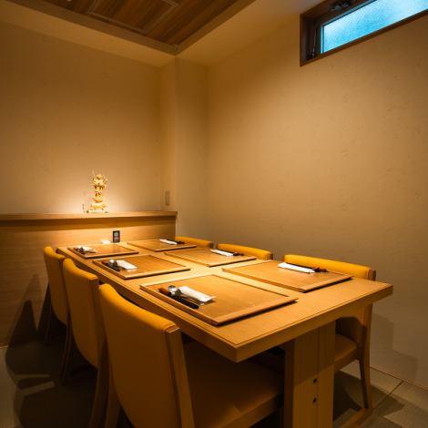 [Private tatami rooms available for up to 6 people!] Recommended for banquets and business entertainment! We have private tatami rooms available for 6 people to relax in! We also have semi-private rooms for 2 people, so it's perfect for dates.