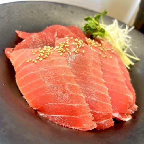 Carefully selected "natural bluefin tuna" and "Misaki tuna" ☆