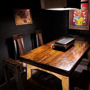 We have a semi-private room table with an introspection.It is also recommended for entertainment and celebrations.