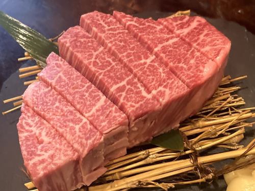 Smack your lips at the exquisite meat...At night in Miyazaki, go to [Wagyu Yakiniku Tachibana Briand]
