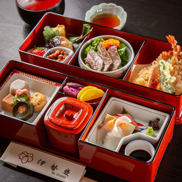 旬の食材を使用・・たちばな弁当◇3080円(税込)