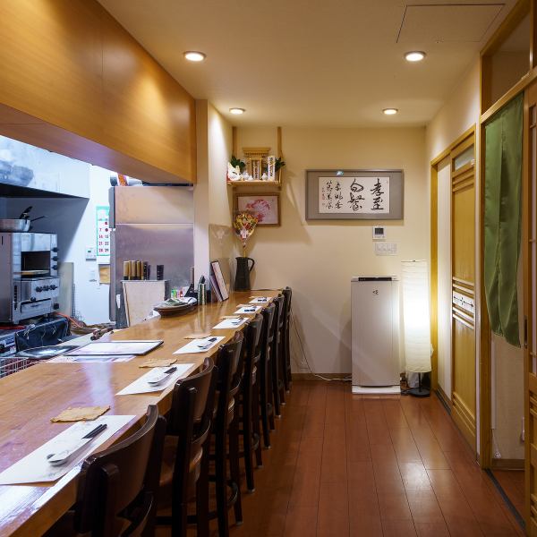 Single customers are also welcome! We recommend sitting at the counter where you can be close to the owner and watch the food being prepared right in front of you. How about a little luxury in your daily life with Japanese food made with carefully selected ingredients and a calm atmosphere?