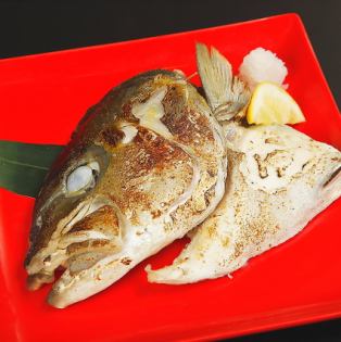 烤琥珀魚（或黃尾魚）kamakabuto