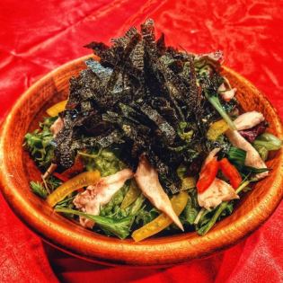 Fir seaweed and chicken choregi salad