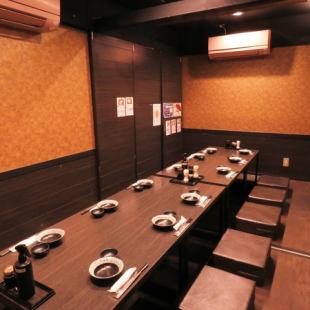 A medium-sized private room that can accommodate up to 12 people! It can also be used for banquets and meetings.