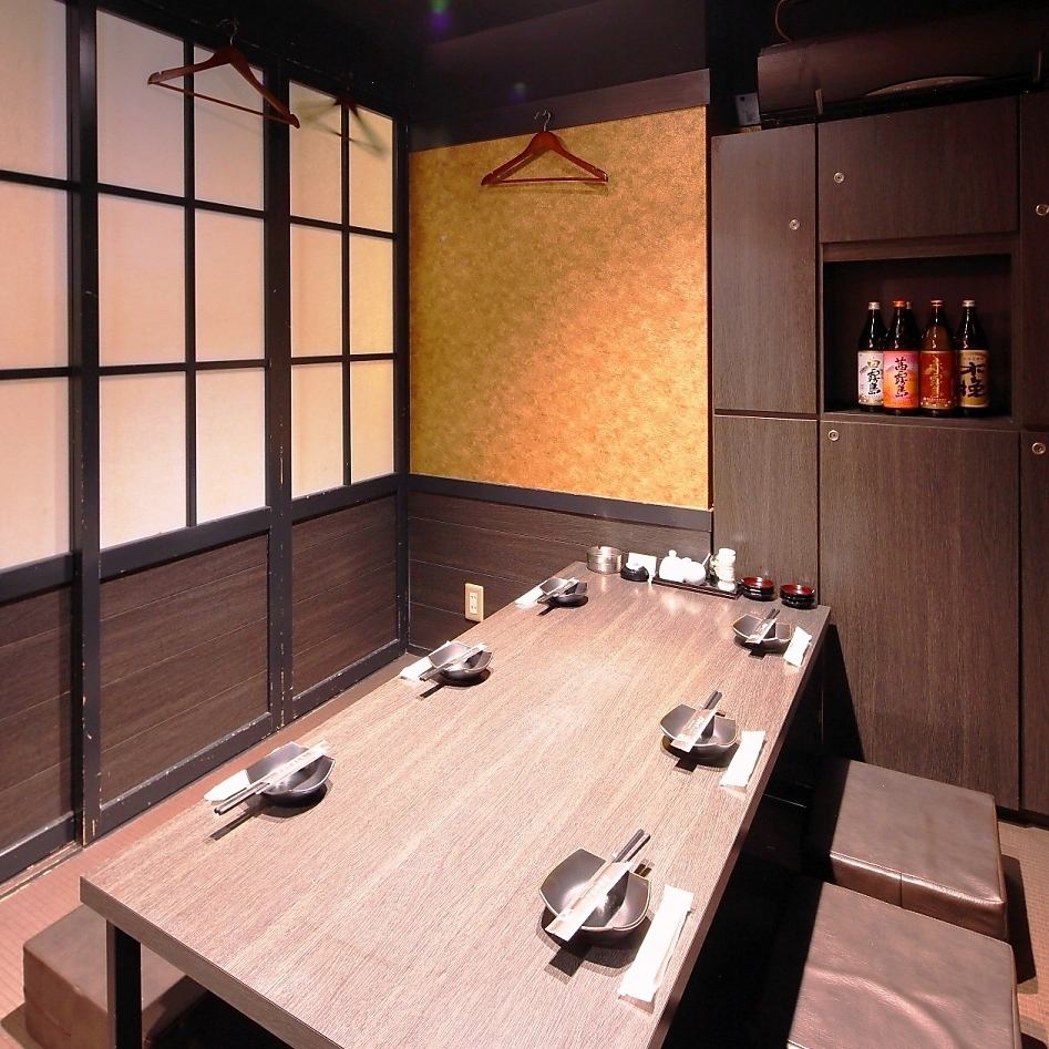 A private room with a hori-kotatsu table in a calm atmosphere! You can also have a small party in the private room♪
