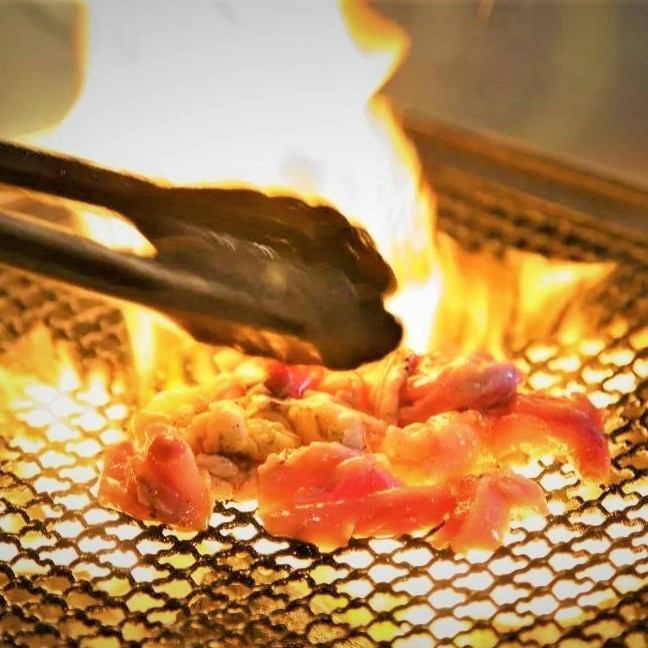 Charcoal-grilled local chicken, a Miyazaki specialty! The more you chew, the more flavor your mouth will fill♪