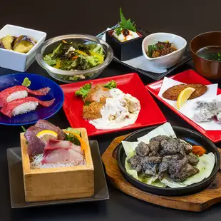 提前一天预订可享九折优惠!宫崎本地鸡肉套餐/每人一份/包含生啤及两小时畅饮,仅需5200日元