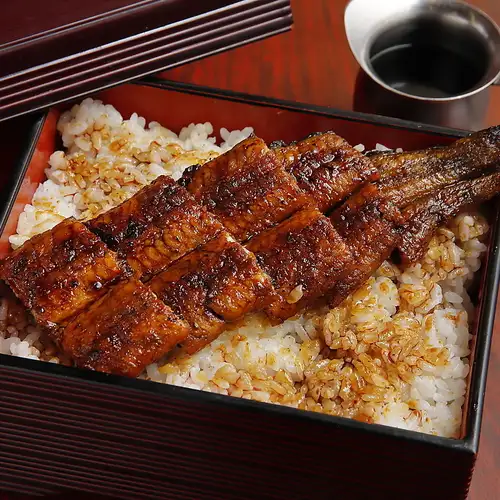 Enjoy the fluffy tenderness and rich aroma of our signature unaju (eel rice bowl).