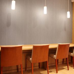 お一人様も大歓迎のカウンター席あり。朝食からランチ・カフェ・ディナーとご利用いただけますので、仕事の空き時間や一人で少し贅沢な料理を楽しみたい時などにもぴったりです。