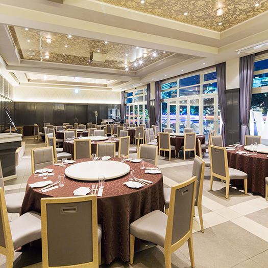 美しい景色を望む解放感あふれる店内で、同窓会や歓送迎会、会社宴会、結婚式の2次会に最適な貸切パーティーをご提供。30名様から最大120名様まで対応可能で、上質な空間とサービスで特別なひとときをお楽しみいただけます。