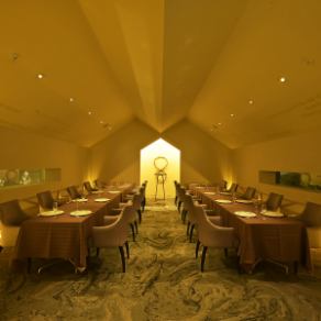 两个私人场地可供出租。该场地最多可容纳 20 人。我们提供与大型场地相同的计划。参与人数没有最低限制,请随时联系我们。