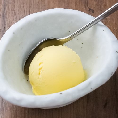 アイスクリーム　（バニラ・抹茶・柚子）