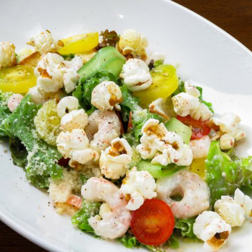 Caesar salad with sweet shrimp and popcorn