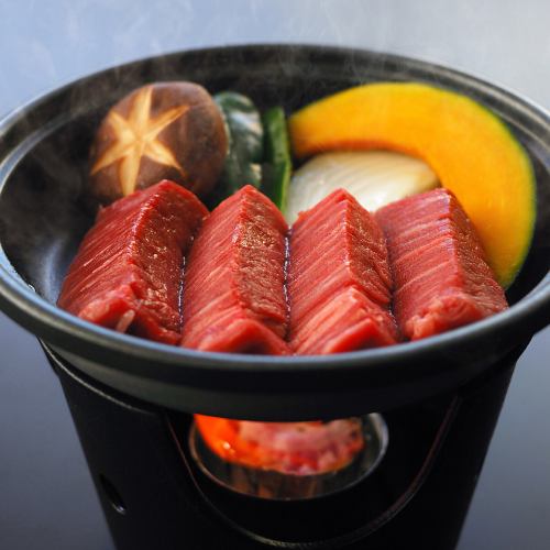 烤日本黑毛牛肉和蘑菇配木兰味噌
