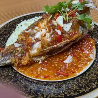 Deep-fried fish with sweet and sour sauce