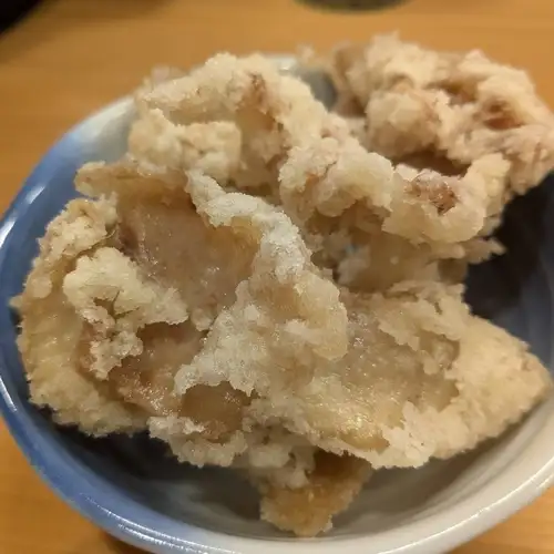 お一人様のおつまみにも最適!パリパリ食感がクセになる【鶏皮のからあげ】