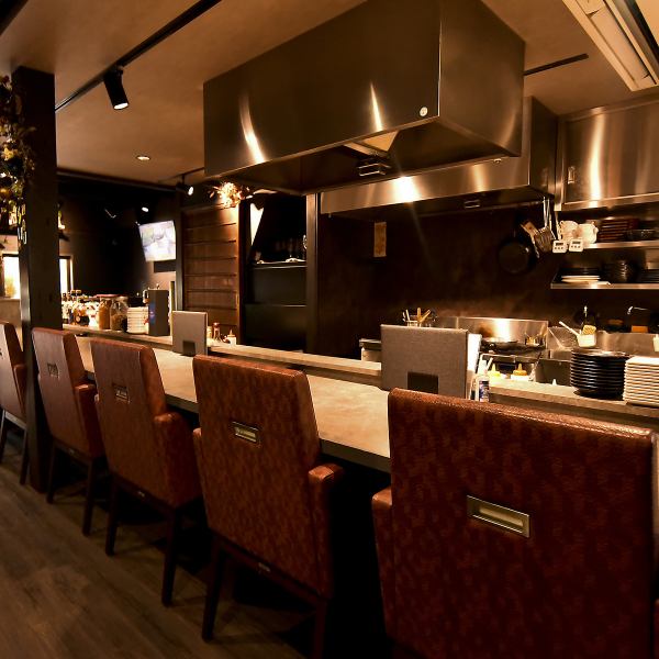 We offer a variety of dishes based on teppan.The restaurant has only counter seats, creating a relaxed atmosphere.It's perfect for a date or dinner party.