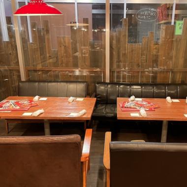 [Table seats (sofa)] All of our table seats are sofa seats, so you can spend a relaxing time. The atmosphere is sure to please any party, such as a year-end party or New Year's party!