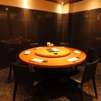 広々とした店内で最大72名様まで貸切でのご利用が可能です!会社の歓送迎会や同窓会など、大人数でのご宴会に最適です。お客様のご要望に応じて、コース内容やレイアウトのご相談も承りますので、まずはお気軽にお電話でお問い合わせください。